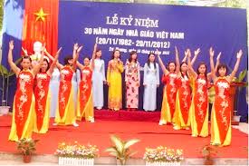 ທ້ອງ​ຖິ່ນ​ຕ່າງໆ​ຈັດ​ພິທີ​ ສະ​ເຫຼີ​ມສະຫຼອງ​ວັນ ​ຄູ​ແຫ່ງ​ຊາດ​ຫວຽດນາມ